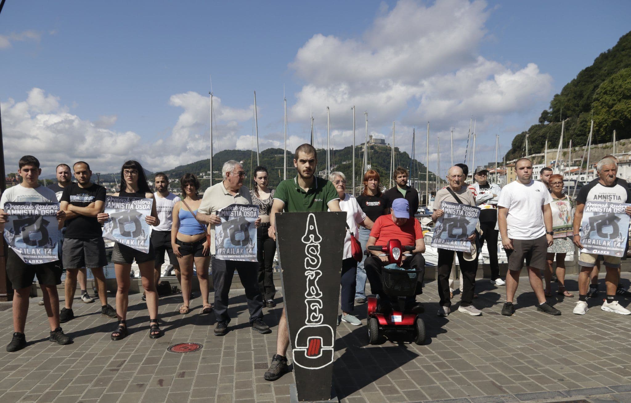 ASKE antolakundeak prentsaurrekoa burutu du Donostiako kaian, datorren irailaren 14an antolatutako manifestaziora deituz. 