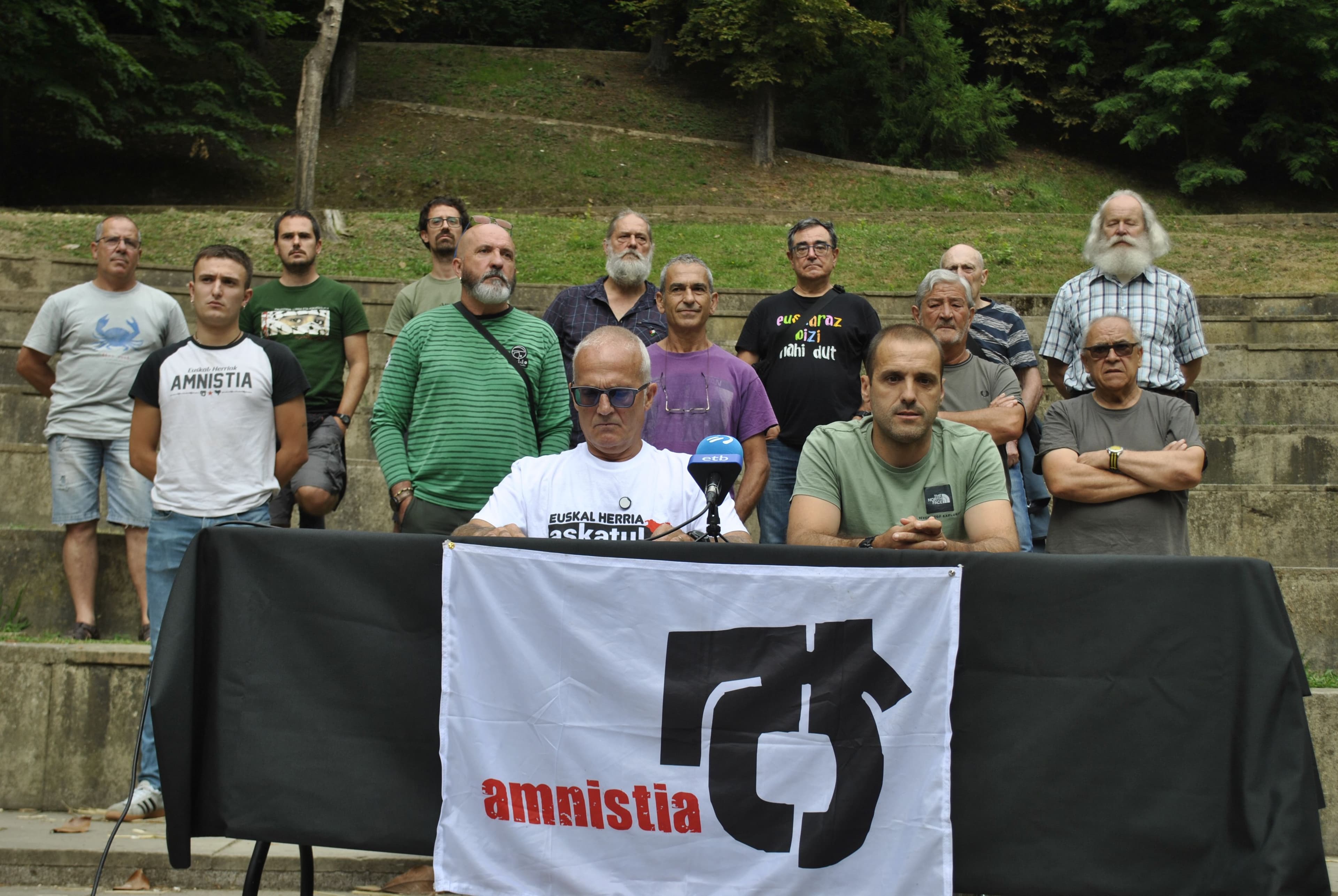 Arrasaten 'ongi etorri'-en auziko akordioak ekarriko dituen ondorio larrien inguruko adierazpena burutu dute hainbat preso politiko ohiek. 