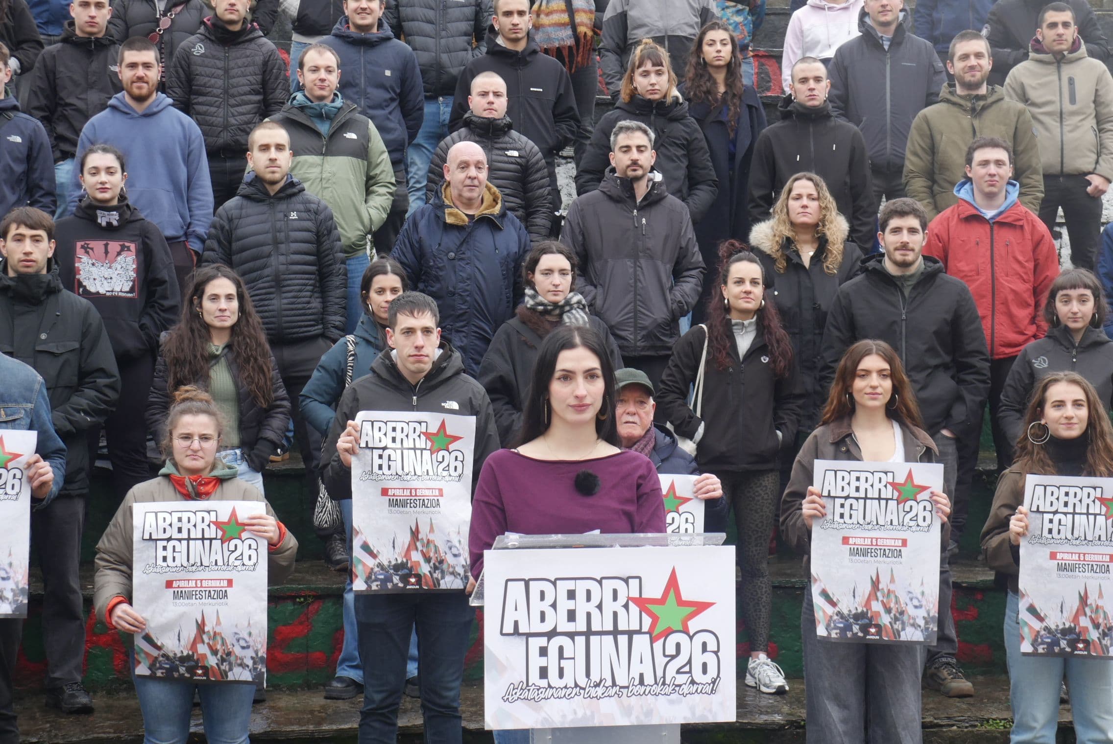 Askatasunaren bidean, borrokak darrai!